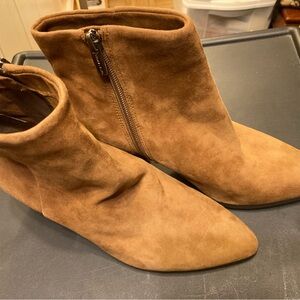 Vince Camuto VC-GRASEM 7M brown suede booties